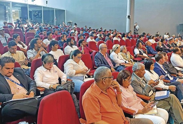 El lunes 4 de septiembre la comisión de Comercio, encargada de la discusión, se trasladará a Donoso. El lunes 4 de septiembre la comisión de Comercio, encargada de la discusión, se trasladará a Donoso.