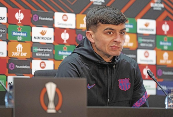 El jugador del FC Barcelona Pedro González, durante la conferencia con los medios. El jugador del FC Barcelona Pedro González, durante la conferencia con los medios.