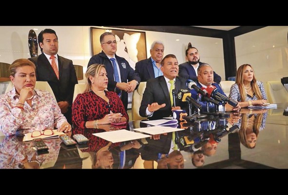 Para el equipo legal del expresidente Martinelli, existen personas administrando justicia electoral, sin tener las capacidades que la ley exige para estos cargos. Para el equipo legal del expresidente Martinelli, existen personas administrando justicia electoral, sin tener las capacidades que la ley exige para estos cargos.