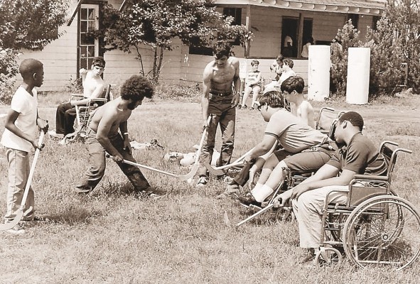 'Crip Camp' utilizó grabaciones reales provistas por el colectivo People's Video Theatre. 'Crip Camp' utilizó grabaciones reales provistas por el colectivo People's Video Theatre.