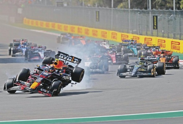 Instantes del accidente de Sergio 'Checo' Pérez en el GP de México. Instantes del accidente de Sergio 'Checo' Pérez en el GP de México.