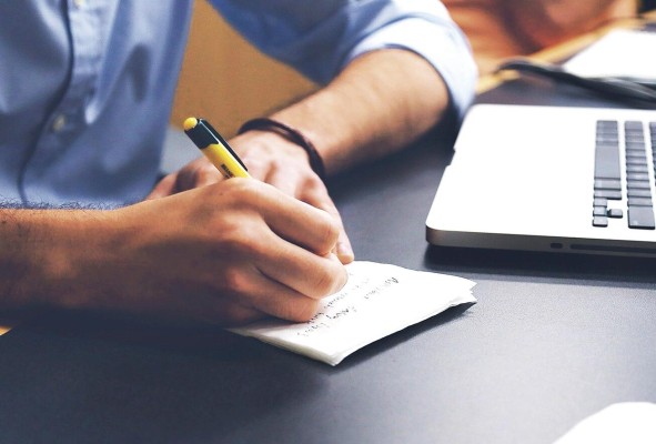 Para contrarrestar el mal uso del lenguaje expertos aconsejan lecturas nutridas para robustecer el conocimiento y suprimir deficiencias. Para contrarrestar el mal uso del lenguaje expertos aconsejan lecturas nutridas para robustecer el conocimiento y suprimir deficiencias.