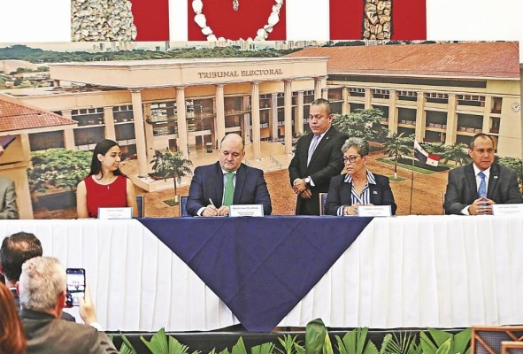 Firman convenios que permita realizar tres debates el próximo año, La Estrella de Panamá Firman convenios que permita realizar tres debates el próximo año, La Estrella de Panamá