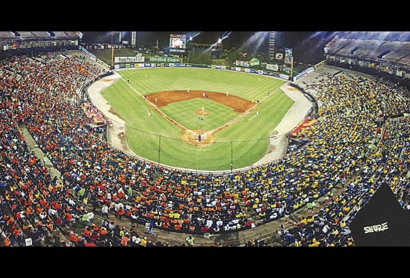 El estadio Rod Carew, en la capital, tiene un aforo de algo más de 20 mil fanáticos, cantidad que se ha visto amenazada durante la serie final del nacional mayor de béisbol. El estadio Rod Carew, en la capital, tiene un aforo de algo más de 20 mil fanáticos, cantidad que se ha visto amenazada durante la serie final del nacional mayor de béisbol.
