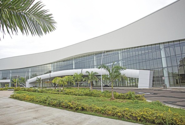 El Panamá Convention Center está ubicado en Amador, en las riberas del Canal de Panamá. El Panamá Convention Center está ubicado en Amador, en las riberas del Canal de Panamá.