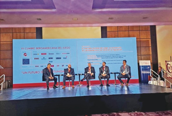 Las autoridades durante su participación en la mesa redonda: El mercado mundial del juego, su proyección en Latinoamérica y los retos en la regulación. Las autoridades durante su participación en la mesa redonda: El mercado mundial del juego, su proyección en Latinoamérica y los retos en la regulación.