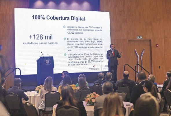 El administrador general de la AIG, Luis Oliva, durante la presentación del nuevo programa Panamá Digital. El administrador general de la AIG, Luis Oliva, durante la presentación del nuevo programa Panamá Digital.