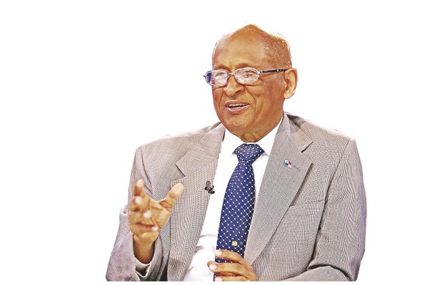 A sus 77 años, el titular del MEF ha tenido que capitalizar toda su experiencia para vencer con creatividad los efectos económicos del Covid-19. A sus 77 años, el titular del MEF ha tenido que capitalizar toda su experiencia para vencer con creatividad los efectos económicos del Covid-19.