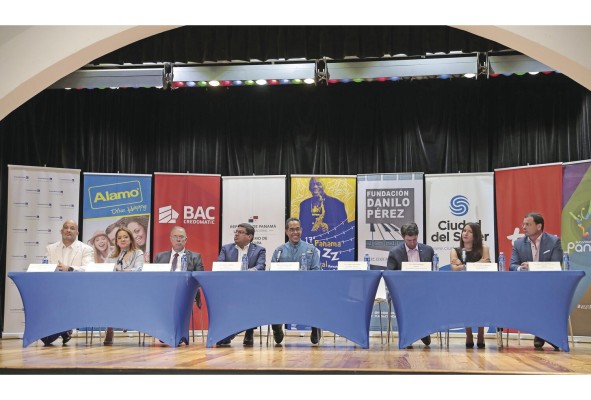 Autoridades gubernamentales y patrocinadores, durante la rueda de prensa. Autoridades gubernamentales y patrocinadores, durante la rueda de prensa.