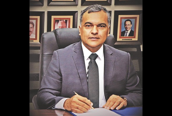 Julio Javier Justiniani Superintendente de la SMV Julio Javier Justiniani Superintendente de la SMV