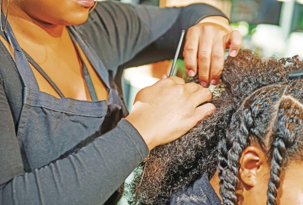 Las trenzas es uno de los estilos que no requieren de mucho mantenimiento. Las trenzas es uno de los estilos que no requieren de mucho mantenimiento.