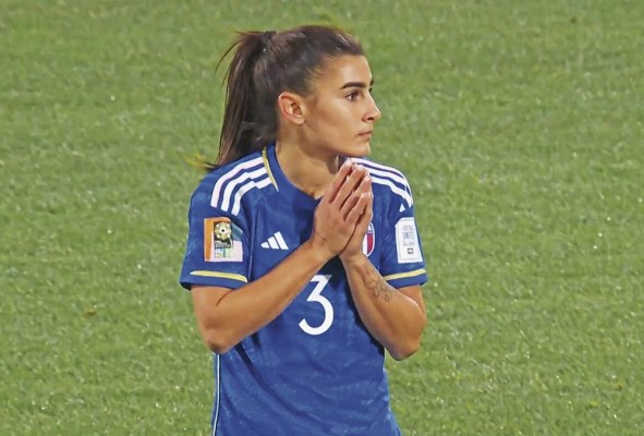 El autogol de la italiana Benedetta Orsi en la definición del grupo G, restó posibilidades a su equipo de clasificarse a octavos de final. El autogol de la italiana Benedetta Orsi en la definición del grupo G, restó posibilidades a su equipo de clasificarse a octavos de final.
