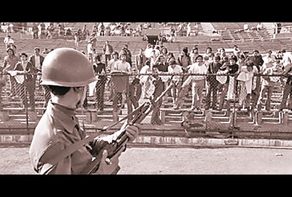 Pasado. Consumado el golpe militar, el 11 de septiembre de 1973, los militares utilizaron sus instalaciones como centro principal para la represión. Pasado. Consumado el golpe militar, el 11 de septiembre de 1973, los militares utilizaron sus instalaciones como centro principal para la represión.