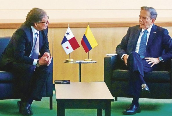 Los presidentes Laurentino Cortizo de Panamá y Gustavo Petro de Colombia se reunieron para hablar de la migración irregular. Los presidentes Laurentino Cortizo de Panamá y Gustavo Petro de Colombia se reunieron para hablar de la migración irregular.