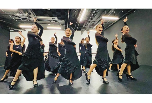 Durante tres meses, las 35 bailarinas se han ido preparando para el espectáculo Durante tres meses, las 35 bailarinas se han ido preparando para el espectáculo
