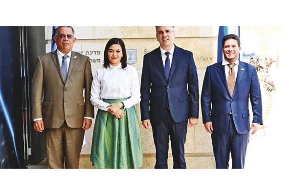 Augusto Valderrama, Janaina Tewaney, Eli Cohen y Federico Alfaro Augusto Valderrama, Janaina Tewaney, Eli Cohen y Federico Alfaro