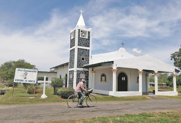 La experiencia turística y religiosa comienza en la capilla San Lorenzo. La experiencia turística y religiosa comienza en la capilla San Lorenzo.