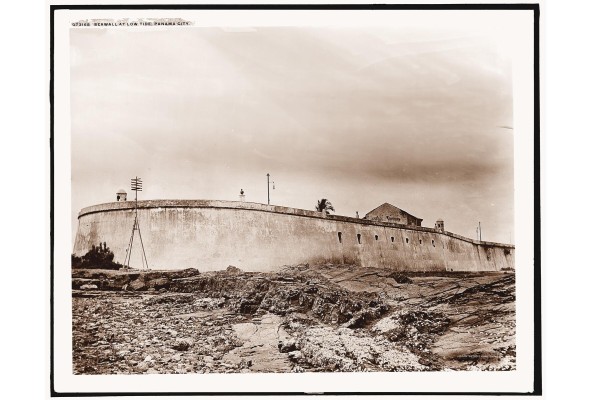 La muralla de la ciudad de Panamá en marea baja entre 1910 y 1920, capturada por Detroit Publishing Co. La muralla de la ciudad de Panamá en marea baja entre 1910 y 1920, capturada por Detroit Publishing Co.