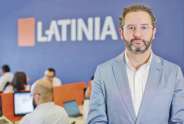 Oriol es desarrollador de negocios y experto en mercadeo en la compañía multinacional Latinia. Oriol es desarrollador de negocios y experto en mercadeo en la compañía multinacional Latinia.