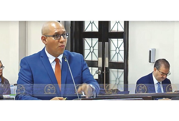 El fiscal superior Emeldo Márquez durante su alegato en la audiencia. El fiscal superior Emeldo Márquez durante su alegato en la audiencia.