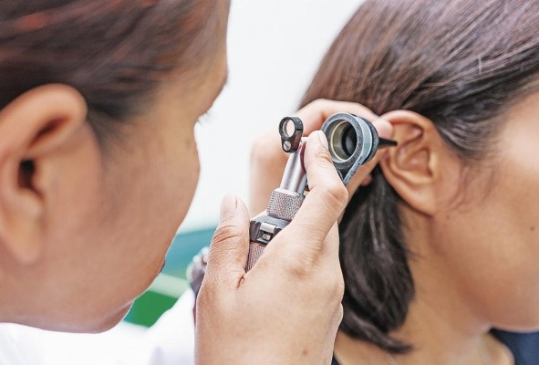 La Organización Mundial de la Salud (OMS) prevé que para el año 2050, unos 2.500 millones de personas en el mundo tengan algún grado de pérdida auditiva. La Organización Mundial de la Salud (OMS) prevé que para el año 2050, unos 2.500 millones de personas en el mundo tengan algún grado de pérdida auditiva.