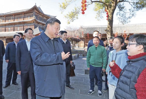 El presidente chino, Xi Jinping, visita la localidad de Heshun y conversa con la gente del lugar. El presidente chino, Xi Jinping, visita la localidad de Heshun y conversa con la gente del lugar.