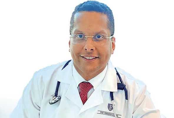 El doctor Julio Sandoval ha estado al frente, junto con otros asesores de la gestión sanitaria, para enfrentar el Covid-19 en el país. El doctor Julio Sandoval ha estado al frente, junto con otros asesores de la gestión sanitaria, para enfrentar el Covid-19 en el país.