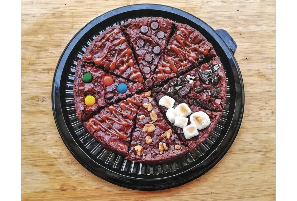 Wendy Rogan empezó Crafty Bakings hace mes y medio, vendiendo 'brownies' caseros para dar propósito a su tiempo libre. Wendy Rogan empezó Crafty Bakings hace mes y medio, vendiendo 'brownies' caseros para dar propósito a su tiempo libre.