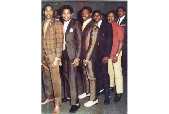 Los cinco magníficos colonenses de Isaac Kresh. (de Izq. a Der.) Ismael Laguna, Antonio Amaya, Ernesto Marcel, Enrique Pínder y Orlando Amores. Los cinco magníficos colonenses de Isaac Kresh. (de Izq. a Der.) Ismael Laguna, Antonio Amaya, Ernesto Marcel, Enrique Pínder y Orlando Amores.