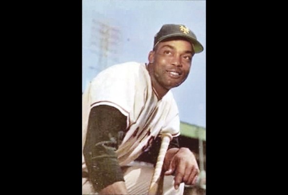 Monte Irvin. Es hacia 1949 cuando recibe el llamado de la MLB. Monte Irvin. Es hacia 1949 cuando recibe el llamado de la MLB.