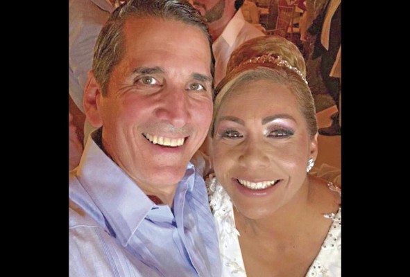 La amistad entre Roux y Ábrego era evidente, al menos en público. La amistad entre Roux y Ábrego era evidente, al menos en público.