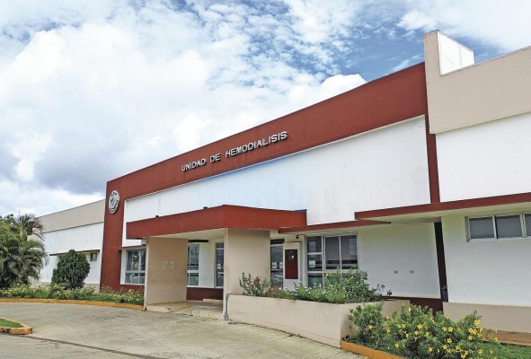 En Panamá, cerca de 2 mil 500 pacientes están en tratamiento de diálisis, de los cuales 170 se tratan en el Hospital Dr. Gustavo N. Collado, en Chitré. En Panamá, cerca de 2 mil 500 pacientes están en tratamiento de diálisis, de los cuales 170 se tratan en el Hospital Dr. Gustavo N. Collado, en Chitré.