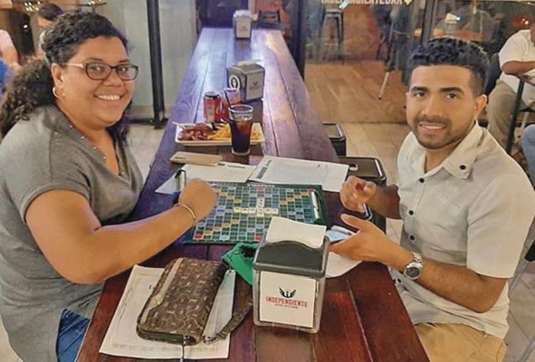 Las piezas deben estar completas (100 en total), así como el tablero y los apoyadores para las piezas. Las piezas deben estar completas (100 en total), así como el tablero y los apoyadores para las piezas.
