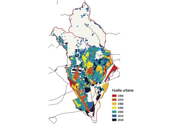 Mapa que muestra la evolución de la mancha urbana en la cuenca del río Tocumen. Se puede observar cómo la década de 2000 marca el período de mayor expansión urbana en la zona. Mapa que muestra la evolución de la mancha urbana en la cuenca del río Tocumen. Se puede observar cómo la década de 2000 marca el período de mayor expansión urbana en la zona.