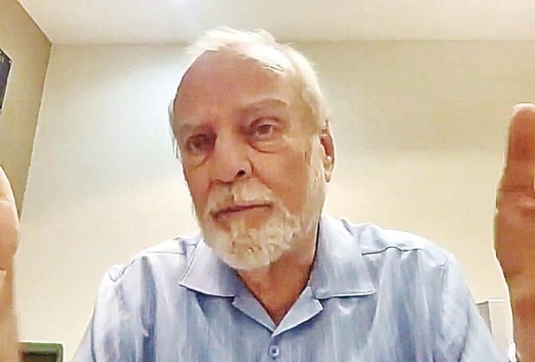 Castro es doctor en estudios latinoamericanos. Castro es doctor en estudios latinoamericanos.