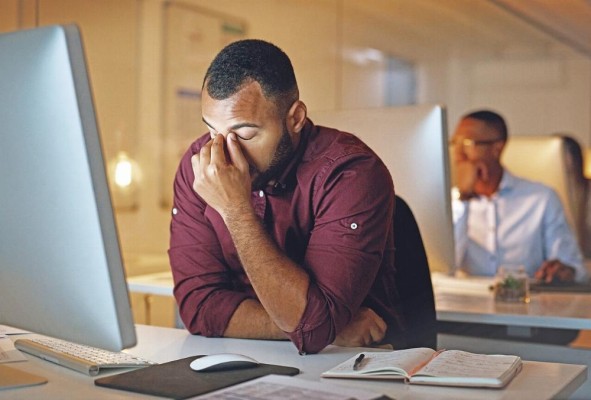 El 23% de los encuestados atribuye el desgaste profesional al trato de sus superiores. El 23% de los encuestados atribuye el desgaste profesional al trato de sus superiores.