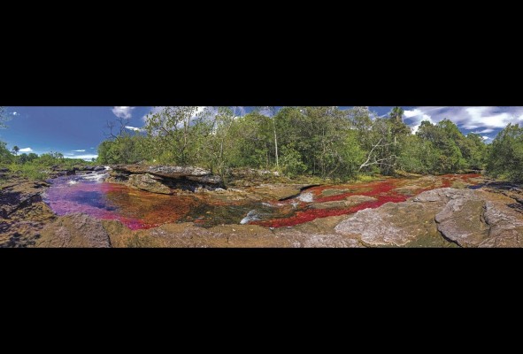 Los pozos naturales son formaciones rocosas antiguas que forman piscinas de aguas cristalinas de diferentes colores, debido a la riqueza vegetal y mineral del entorno. Los pozos naturales son formaciones rocosas antiguas que forman piscinas de aguas cristalinas de diferentes colores, debido a la riqueza vegetal y mineral del entorno.