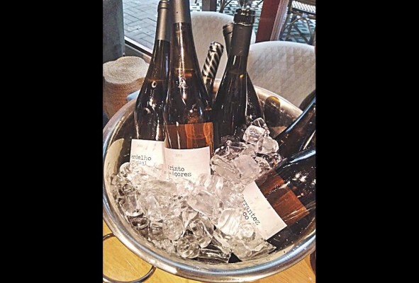 Vinos de las Azores, volcánicos y con notas salinas del mar. Vinos de las Azores, volcánicos y con notas salinas del mar.
