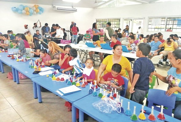 El programa brinda herramientas y metodologías a las personas con necesidades educativas especiales para que puedan profesionalizarse. El programa brinda herramientas y metodologías a las personas con necesidades educativas especiales para que puedan profesionalizarse.