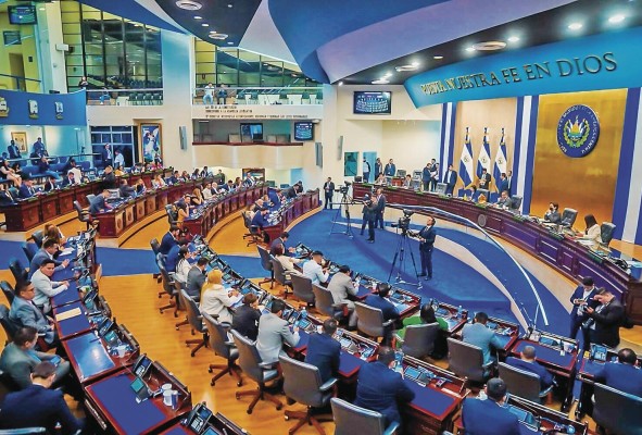 La Asamblea Legislativa de El Salvador aprobó reducir la cantidad de diputados de 84 a 60, este miércoles 7 de junio. La Asamblea Legislativa de El Salvador aprobó reducir la cantidad de diputados de 84 a 60, este miércoles 7 de junio.