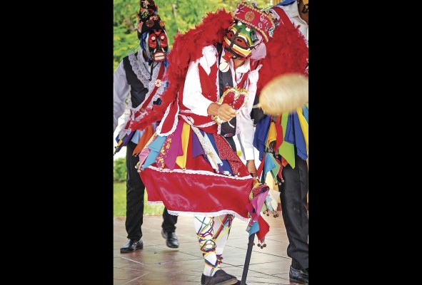 Diablos de espejos, Antón Diablos de espejos, Antón