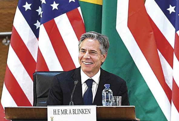 El secretario de Estado de EE.UU., Antony Blinken (R), este lunes en Sudáfrica. El secretario de Estado de EE.UU., Antony Blinken (R), este lunes en Sudáfrica.