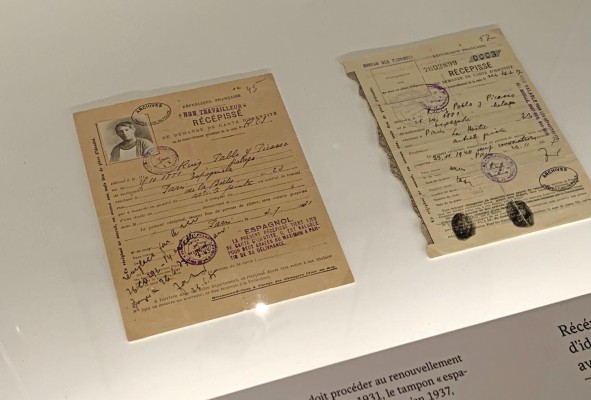 Solicitudes de tarjetas de identidad de Pablo Picasso en los años 1930, expuestas en la exposición 'Picasso, el extranjero', del Museo Nacional de Historia de la Inmigración de París. Solicitudes de tarjetas de identidad de Pablo Picasso en los años 1930, expuestas en la exposición 'Picasso, el extranjero', del Museo Nacional de Historia de la Inmigración de París.