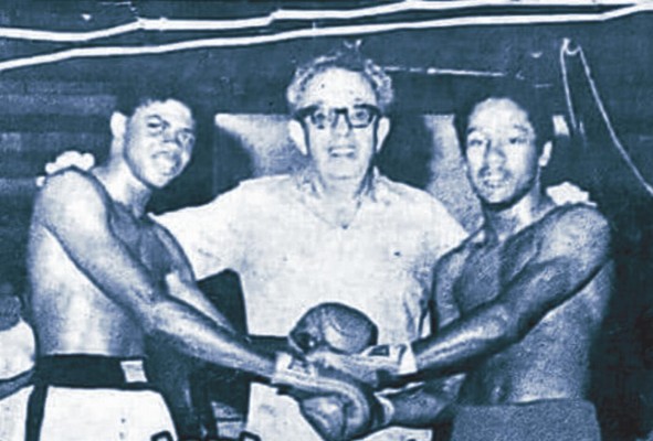 Enrique Pinder (Izq.) y Orlando Amores (Der.) se enfrentaron en una ocasión y después fueron compañeros de cuadra. Enrique Pinder (Izq.) y Orlando Amores (Der.) se enfrentaron en una ocasión y después fueron compañeros de cuadra.
