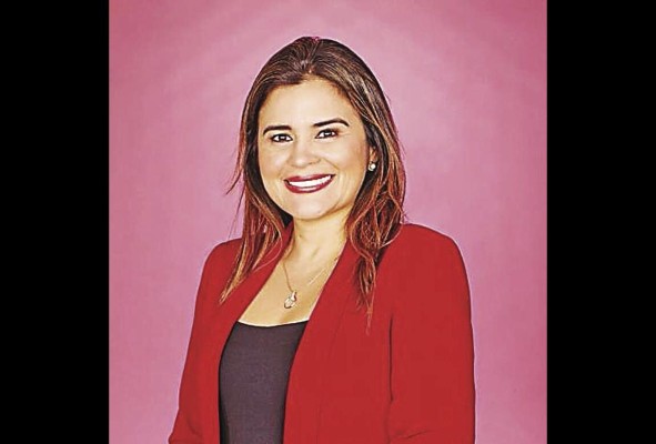 Dafni Mora 'En Panamá hay mucho talento, pero pocas oportunidades'. La ingeniera mecánica, con especialidad en el área de energía y ambiente, fue reconocida por la empresa 3M (Minnesota Mining and Manufacturing) a través de la iniciativa '25 Mujeres en la Ciencia Latinoamérica', que resalta la labor de científicas emergentes que están cambiando el mundo. Su proyecto 'Evaluación de soluciones de bajo consumo con miras a edificaciones a energía cero en Panamá' resultó ganador y fue financiado por la Senacyt. Dafni Mora 'En Panamá hay mucho talento, pero pocas oportunidades'. La ingeniera mecánica, con especialidad en el área de energía y ambiente, fue reconocida por la empresa 3M (Minnesota Mining and Manufacturing) a través de la iniciativa '25 Mujeres en la Ciencia Latinoamérica', que resalta la labor de científicas emergentes que están cambiando el mundo. Su proyecto 'Evaluación de soluciones de bajo consumo con miras a edificaciones a energía cero en Panamá' resultó ganador y fue financiado por la Senacyt.