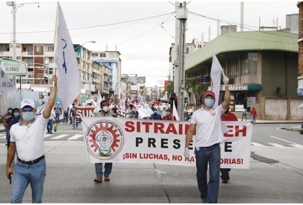 Sindicatos de trabajadores de diversos gremios han participado en manifestaciones en contra de la renuncia a las conquistas laborales que puede generar la crisis de la pandemia. Sindicatos de trabajadores de diversos gremios han participado en manifestaciones en contra de la renuncia a las conquistas laborales que puede generar la crisis de la pandemia.