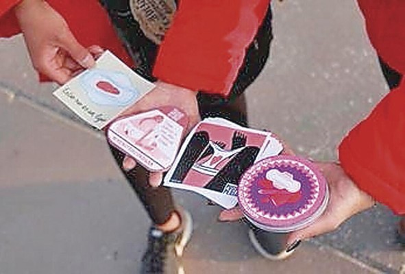 Múltiples colectivos y organizaciones en todo el mundo abogan por la total erradicación de la pobreza menstrual. Múltiples colectivos y organizaciones en todo el mundo abogan por la total erradicación de la pobreza menstrual.