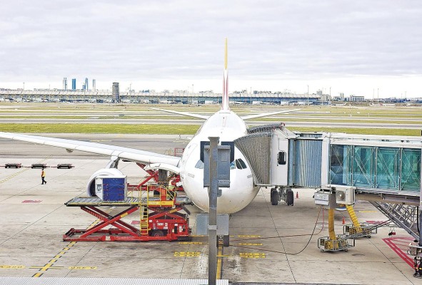 A diciembre de 2019, las aerolíneas comerciales trasladaron mundialmente a 4,540 millones de pasajeros –4.2% más que en 2018. A diciembre de 2019, las aerolíneas comerciales trasladaron mundialmente a 4,540 millones de pasajeros –4.2% más que en 2018.