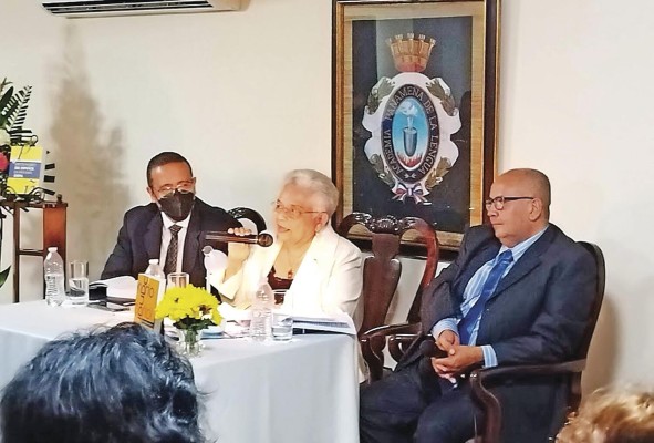 Rodolfo Degracia, Margarita Vásquez Quirós y Melquiades Villarreal. Rodolfo Degracia, Margarita Vásquez Quirós y Melquiades Villarreal.