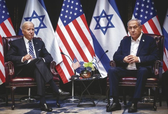 El presidente de EE.UU., Joe Biden (i), en una reunión con el primer ministro de Israel, Benjamín Netanyahu, en Tel Aviv, el 18 de octubre de 2023. El presidente de EE.UU., Joe Biden (i), en una reunión con el primer ministro de Israel, Benjamín Netanyahu, en Tel Aviv, el 18 de octubre de 2023.